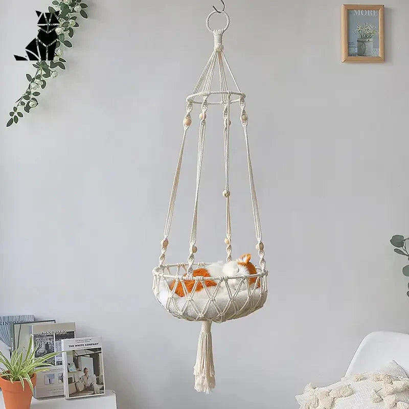 Hamac Macramé Optimal Comfort pour chat avec chaise suspendue et plante dans le coin