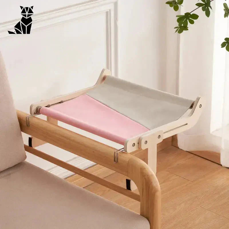 Banc en bois avec assise rose pour hamac suspendu doux pour chat - confortable et élégant