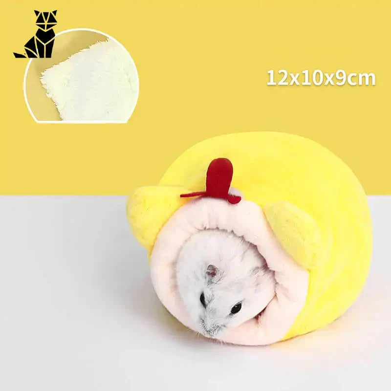 Petit hamster avec nœud rouge dans Cozy Cotton House pour votre compagnon