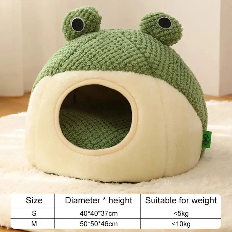 Nid de grenouille en peluche pour un sommeil profond : Maison de chien grenouille verte avec tapis blanc - sommeil profond